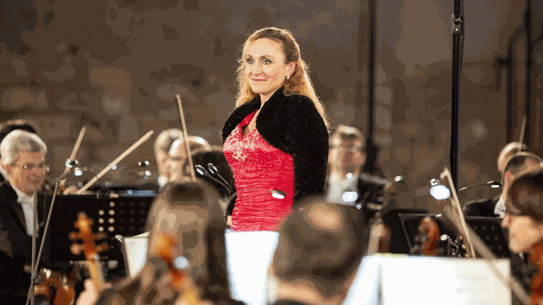Die Sopranistin Olga Jelinková beim Konzert des Prager RSO am 21.12.20 in Prag