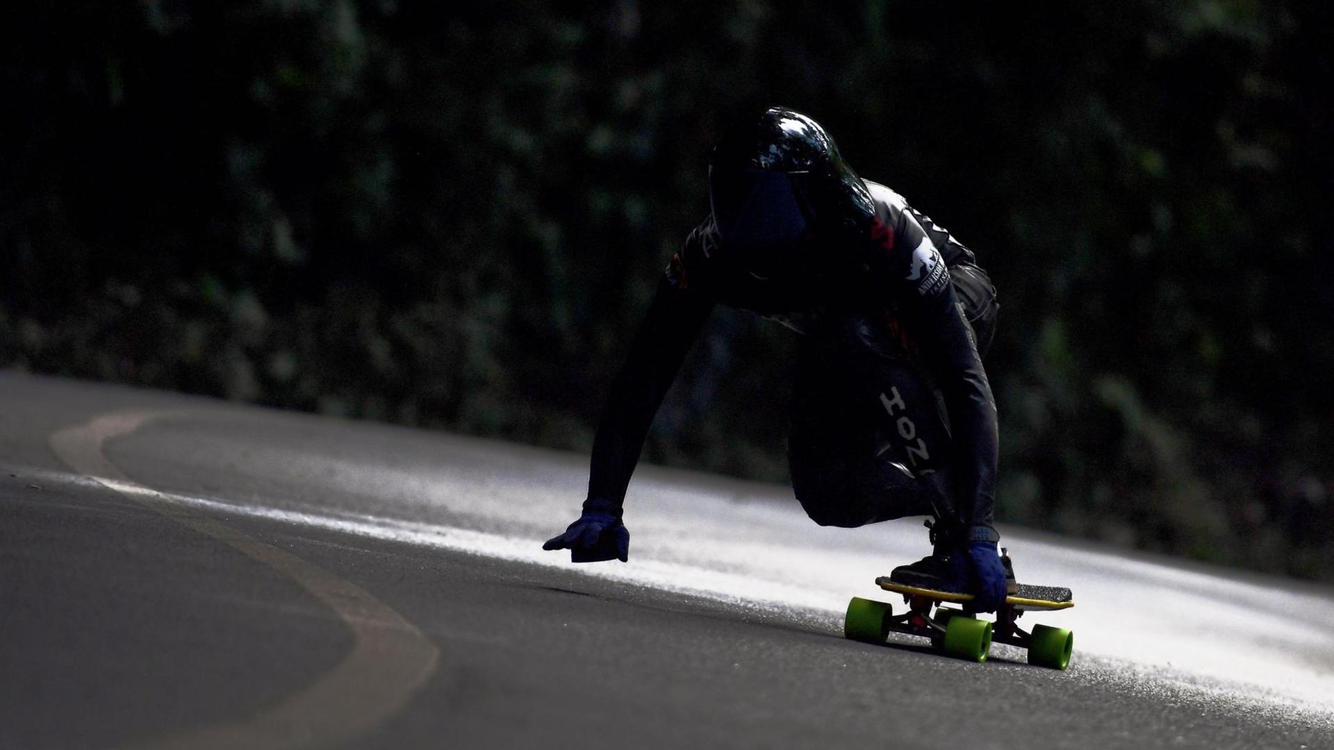 In dem Land Brasilien ist ein Skate-Board-Fahrer bei einem Wett-Kampf gestorben.