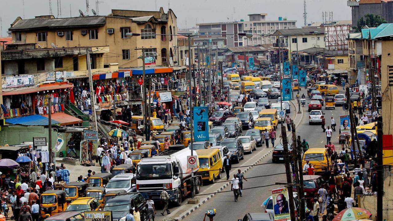 Das Zentrum von Ikeja, einem Stadtteil von Lagos, Nigeria. 