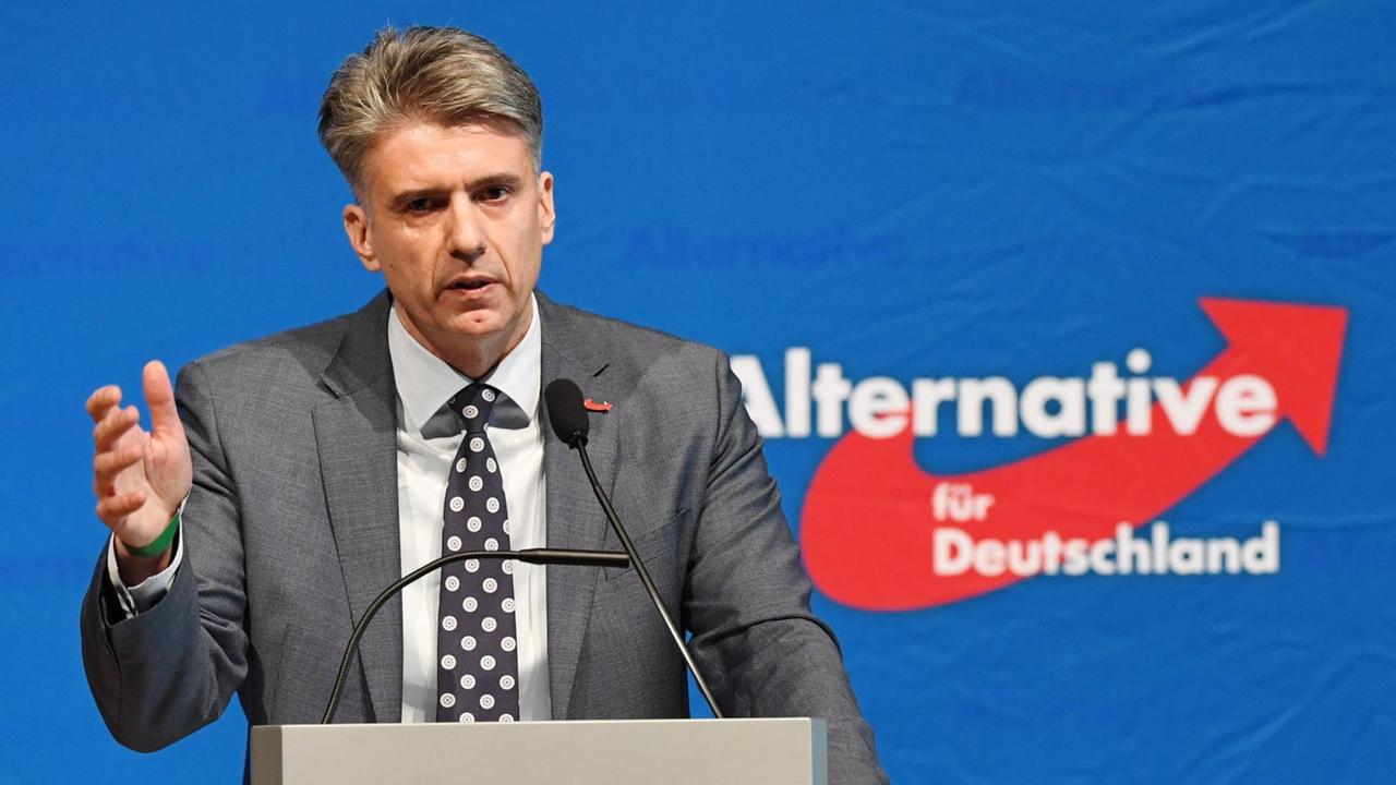 Marc Jongen, einer von zwei Landeschefs der AfD Baden-Württemberg, spricht am 17.06.2017 beim Landesparteitag der AfD Baden-Württemberg in der Badnerlandhalle in Karlsruhe