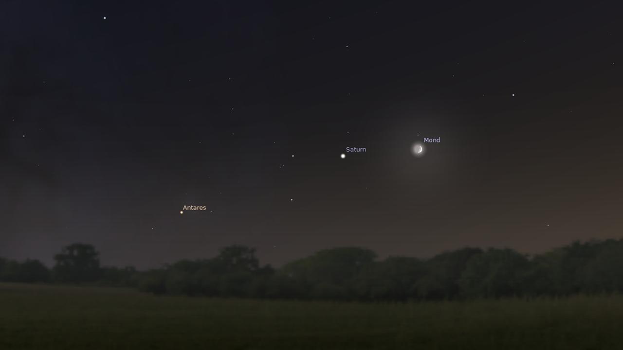 Antares, Saturn und die Mondsichel abends tief im Südwesten