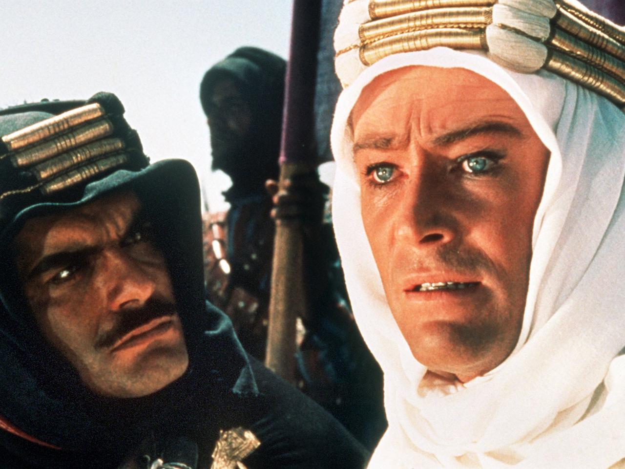 Der britisch-irische Schauspieler Peter O'Toole (r) als "Lawrence von Arabien" mit Omar Sharif (l). Seine Rolle in dem Film von 1962 machte ihn international berühmt.