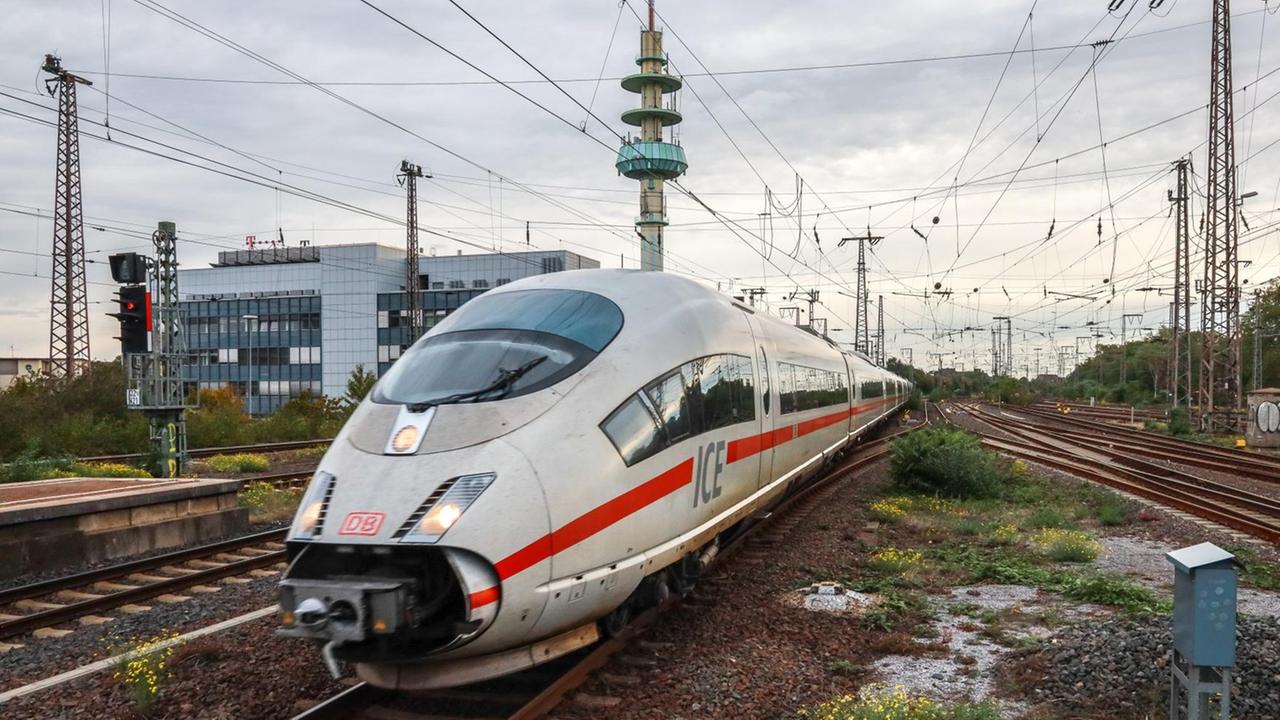 Ein ICE in Duisburg
