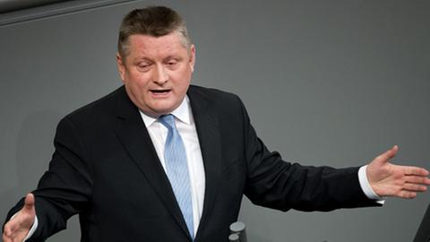 Bundesgesundheitsminister Hermann Gröhe (CDU) am Rednerpult im Bundestag.