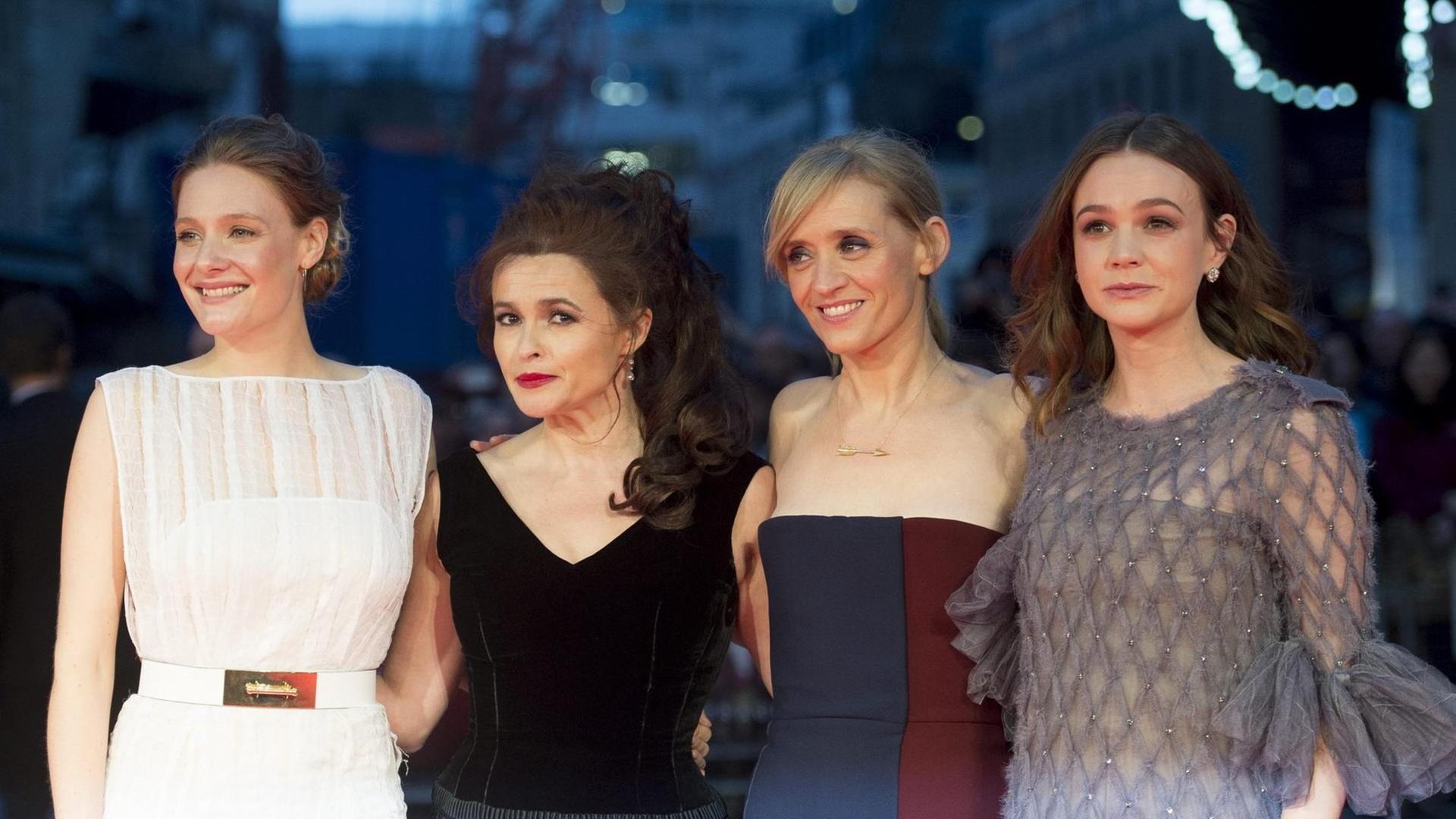 Die Schauspielerinnen Romola Garai, Helena Bonham Carter, Anne Marie Duff und Carey Mulligan bei der Premiere des Films Suffragette in London.