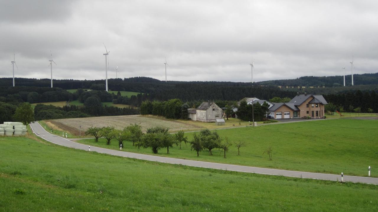 Windräder bei Kelberg in der Eifel.