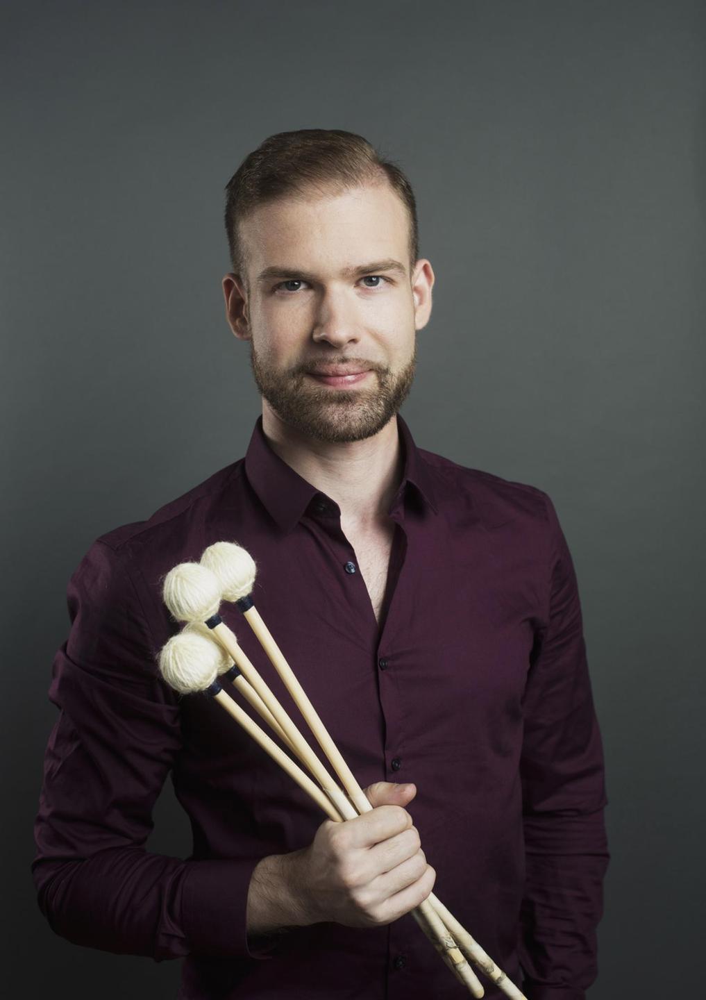 Der Perkussionist Kai Strobel