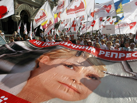 Oppositionelle protestieren in Kiew gegen die Haft der ukrainischen Ex-Regierungschefin Julia Timoschenko