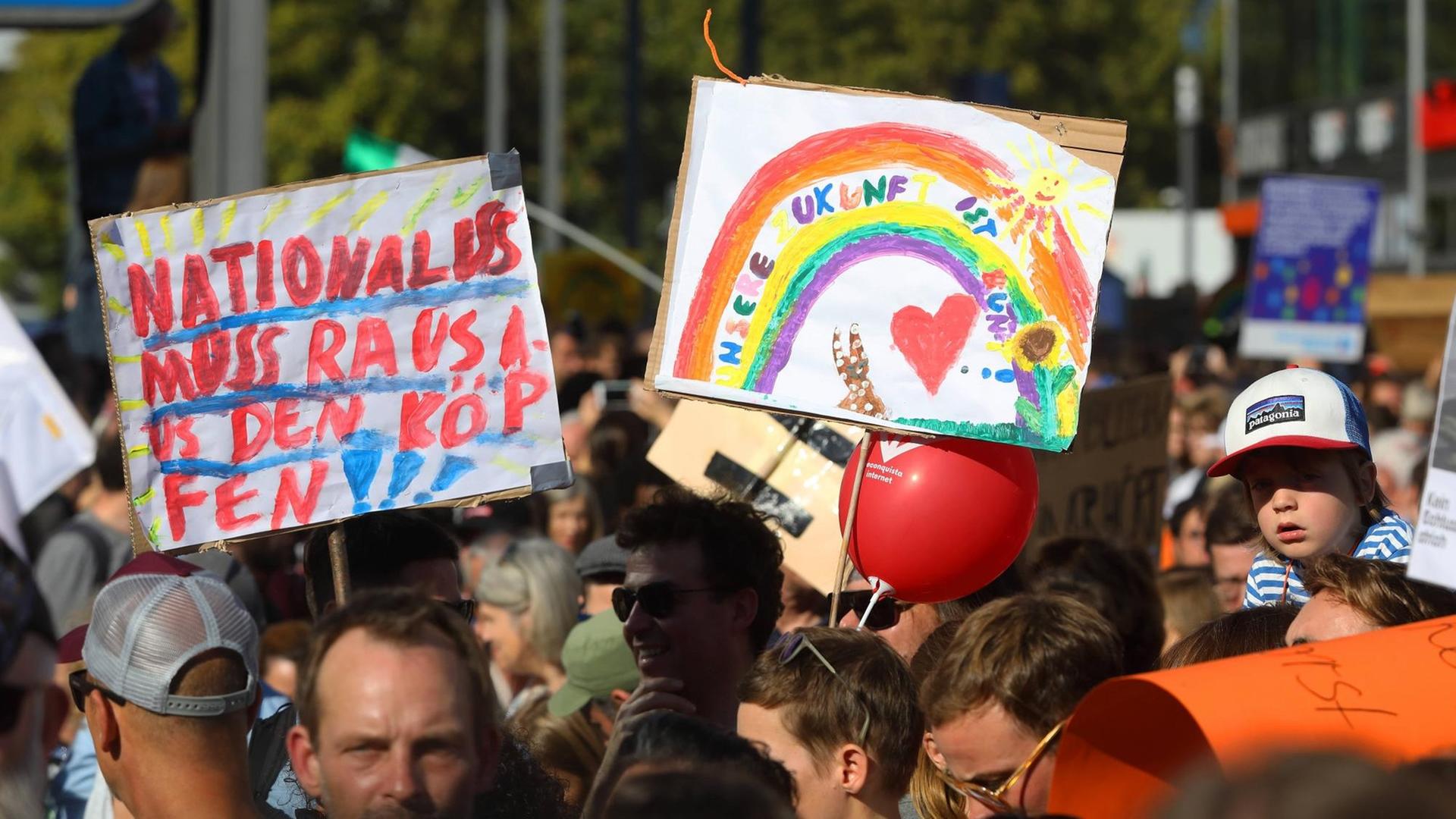 Großkundgebung Unteilbar - Solidarität statt Ausgrenzung - Zehntausende protestieren gegen Rassimus - Für eine freie Geselllschaft - Berlin, Deutschland, 13.10.2018