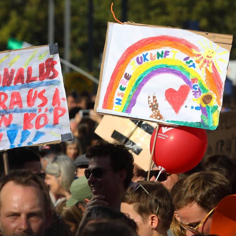 Großkundgebung Unteilbar - Solidarität statt Ausgrenzung - Zehntausende protestieren gegen Rassimus - Für eine freie Geselllschaft - Berlin, Deutschland, 13.10.2018