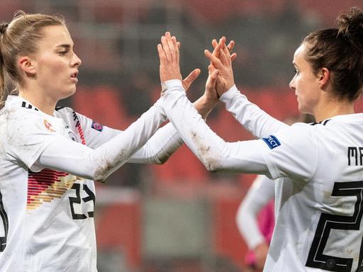 Expertinnen sehen positive Entwicklung des Frauenfußballs in Deutschland