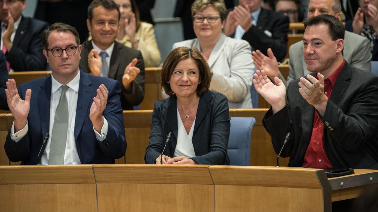 Malu Dreyer nach dem überstandenen Misstrauensvotum im rheinland-pfälzischen Landtag