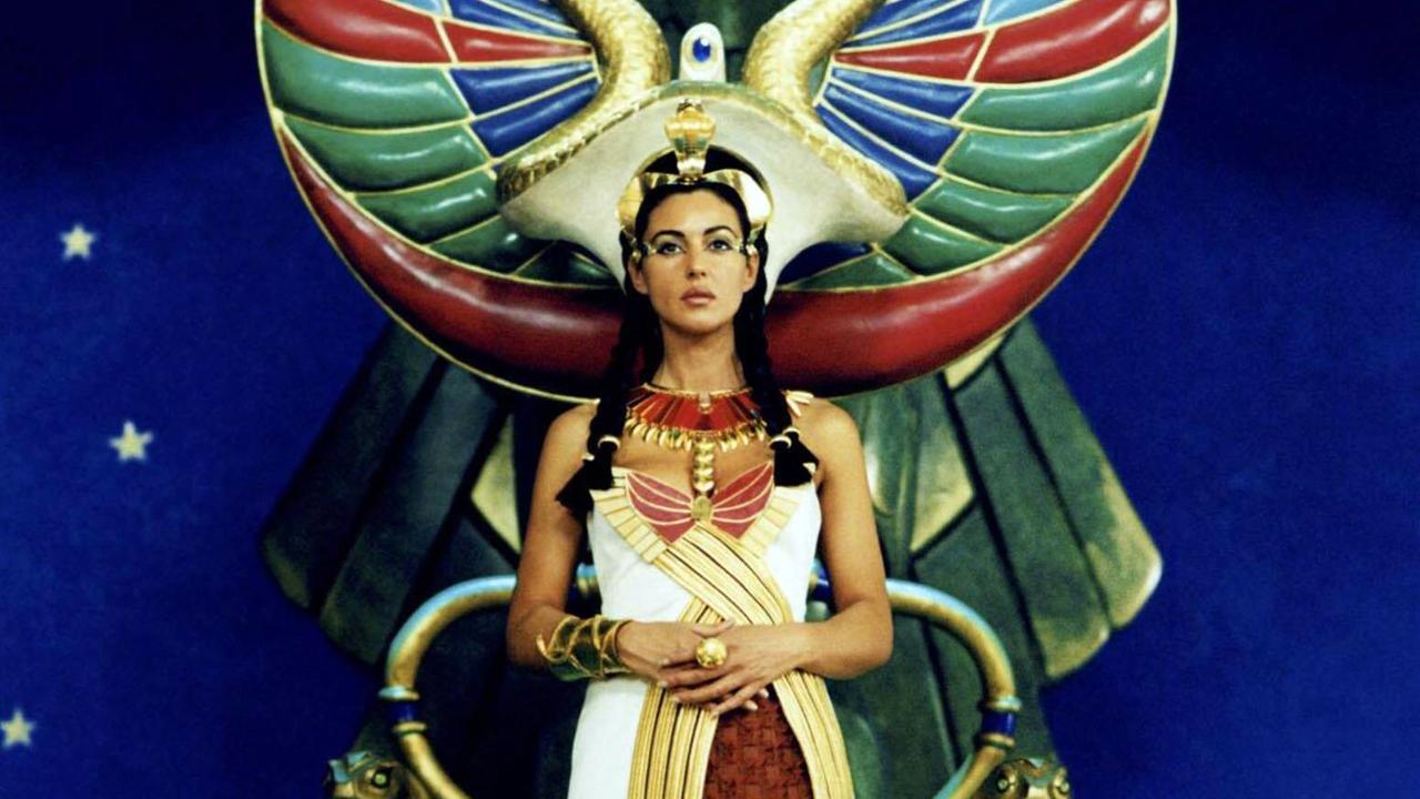 Kleopatra, dargestellt von der italienischen Schauspielerin Monica Bellucci