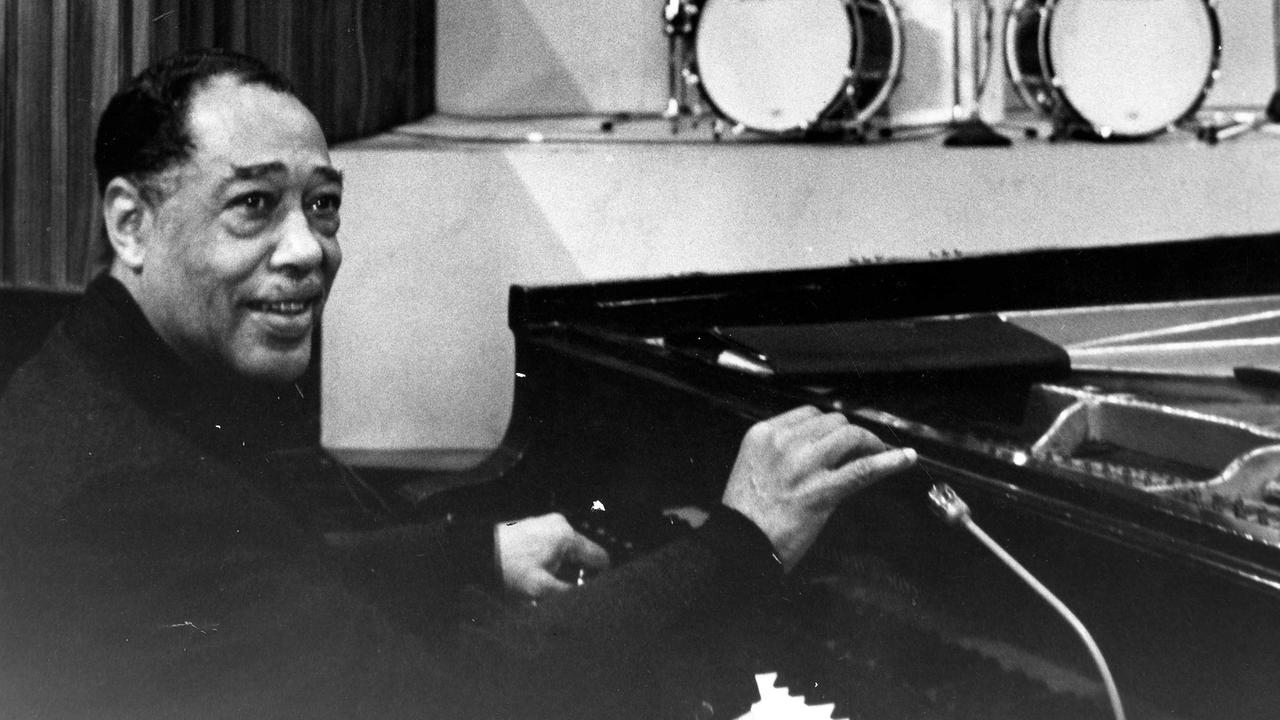 Der Pianist und Komponist Duke Ellington, aufgenommen 1966 während Proben in der Kathedrale in Coventry.