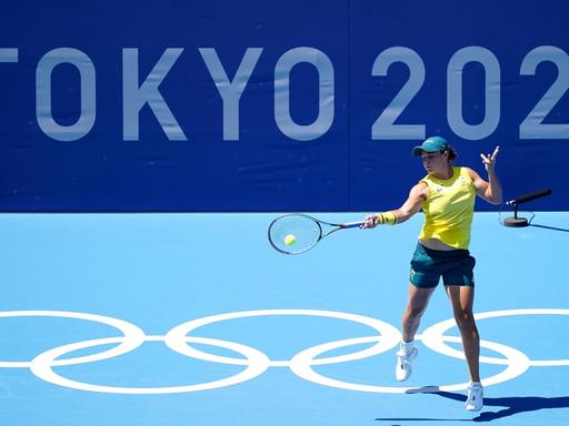 Tennisspielerin Ashleigh Barty auf dem Platz der Olympischen Spiele in Tokio