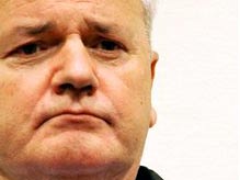 Slobodan Milosevic, ehemaliger Präsident von Jugoslawien vor dem Kriegsverbrechertribunal in Den Haag Slobodan Milosevic, ehemaliger Präsident von Jugoslawien vor dem Kriegsverbrechertribunal in Den Haag