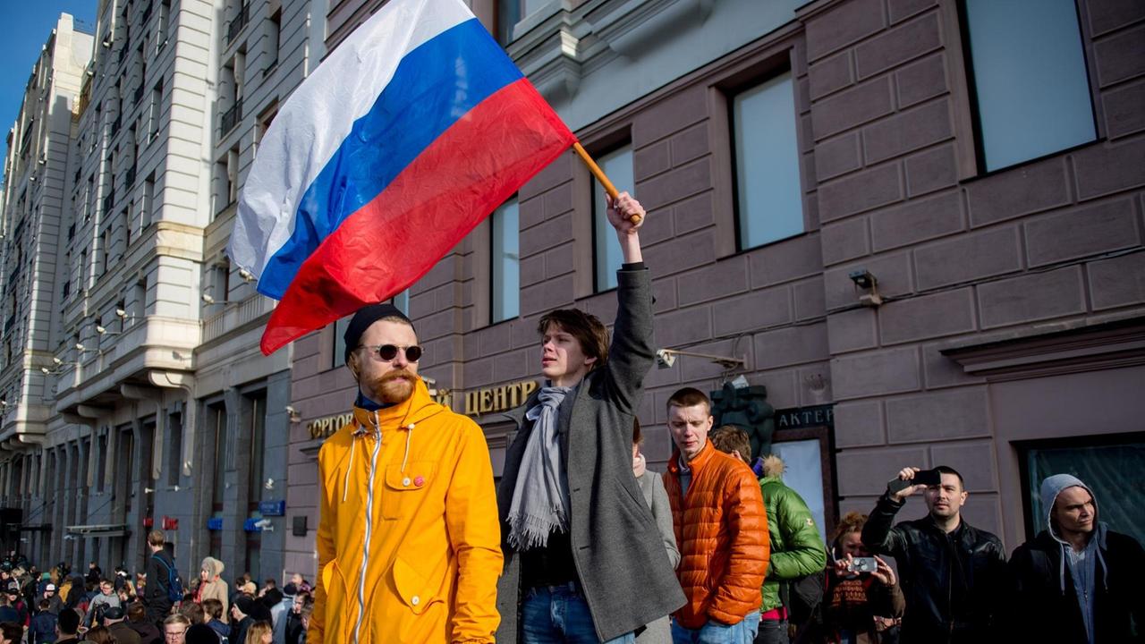 Demonstranten am 26. März in Moskau, Russland. Oppositionspolitiker und Kremlkritiker Alexej Nawalny hatte zu Straßenprotesten gegen Korruption in Russland aufgerufen.
