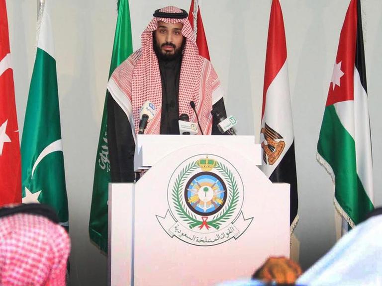Prinz Mohammed bin Salman gab als saudischer Verteidiungsminister am 15.12.2015 eine Pressekonferenz.