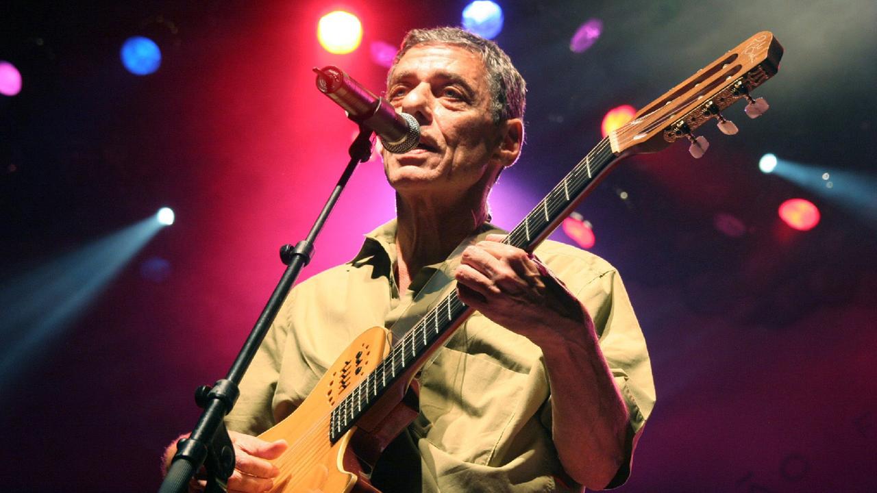 Der brasilianische Musiker und Sänger Chico Buarque bei einem Konzert 2006