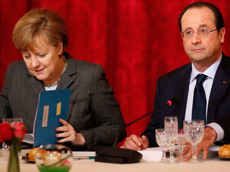 Bundeskanzerlin Angela Merkel und Frankreichs Präsident Francois Hollande drohen der Ukraine mit Sanktionen.