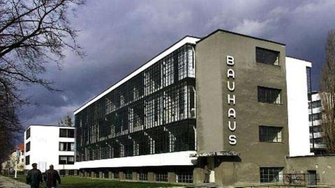 Teilansicht des Bauhaus in Dessau, Sachsen-Anhalt. Das Bauhaus wurde 1926 nach Plänen von Walter Gropius errichtet. 