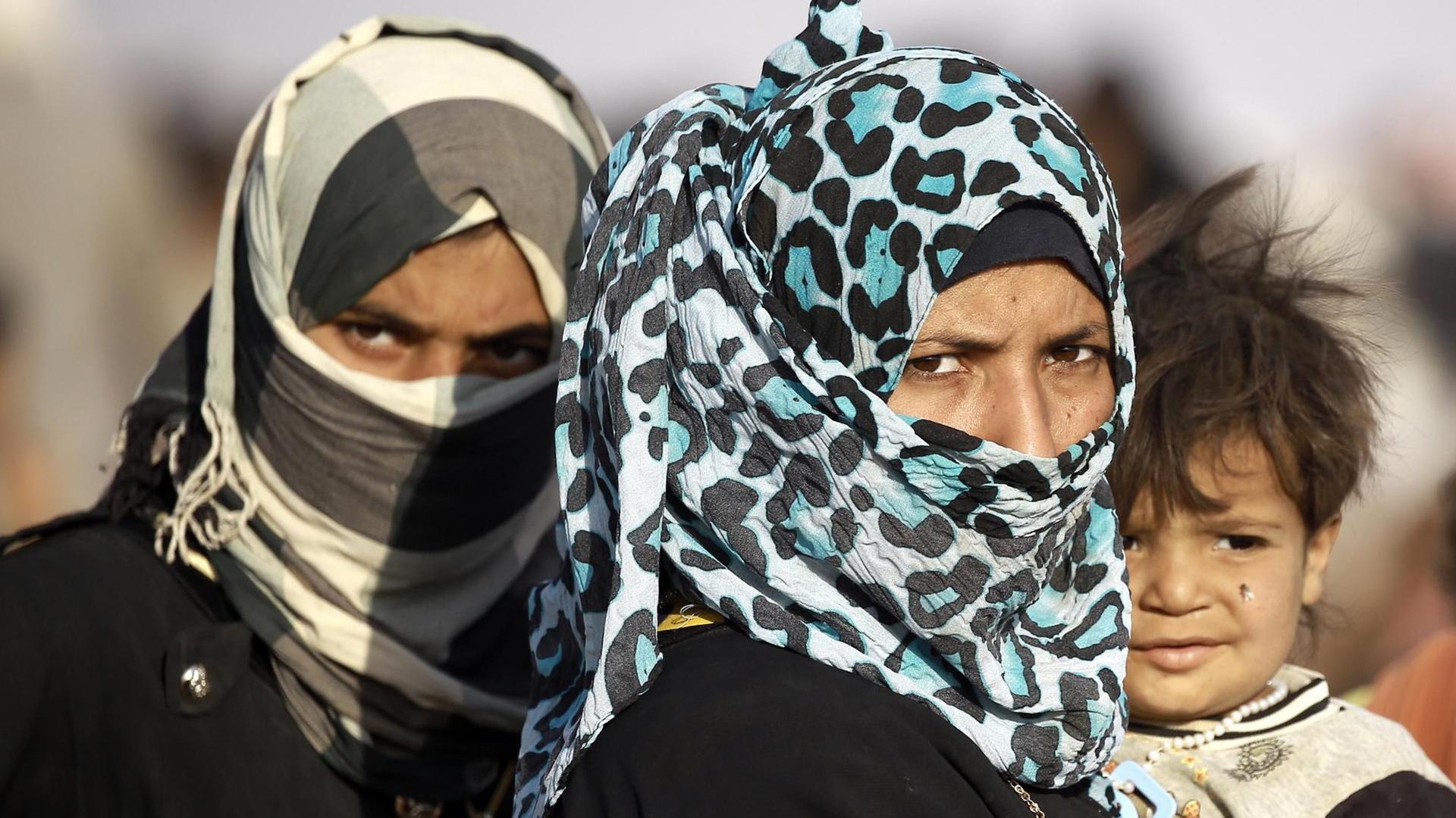 Irakische Frauen, die aus Mossul geflüchtet sind.
