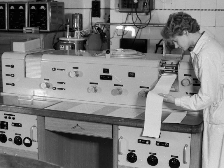 Chemielabor der Universität Jena, undatierte Aufnahme von 1960.