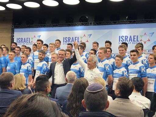 Die Mannschaftsvorstellung von "Israel Start-up Nation" in Tel Aviv.