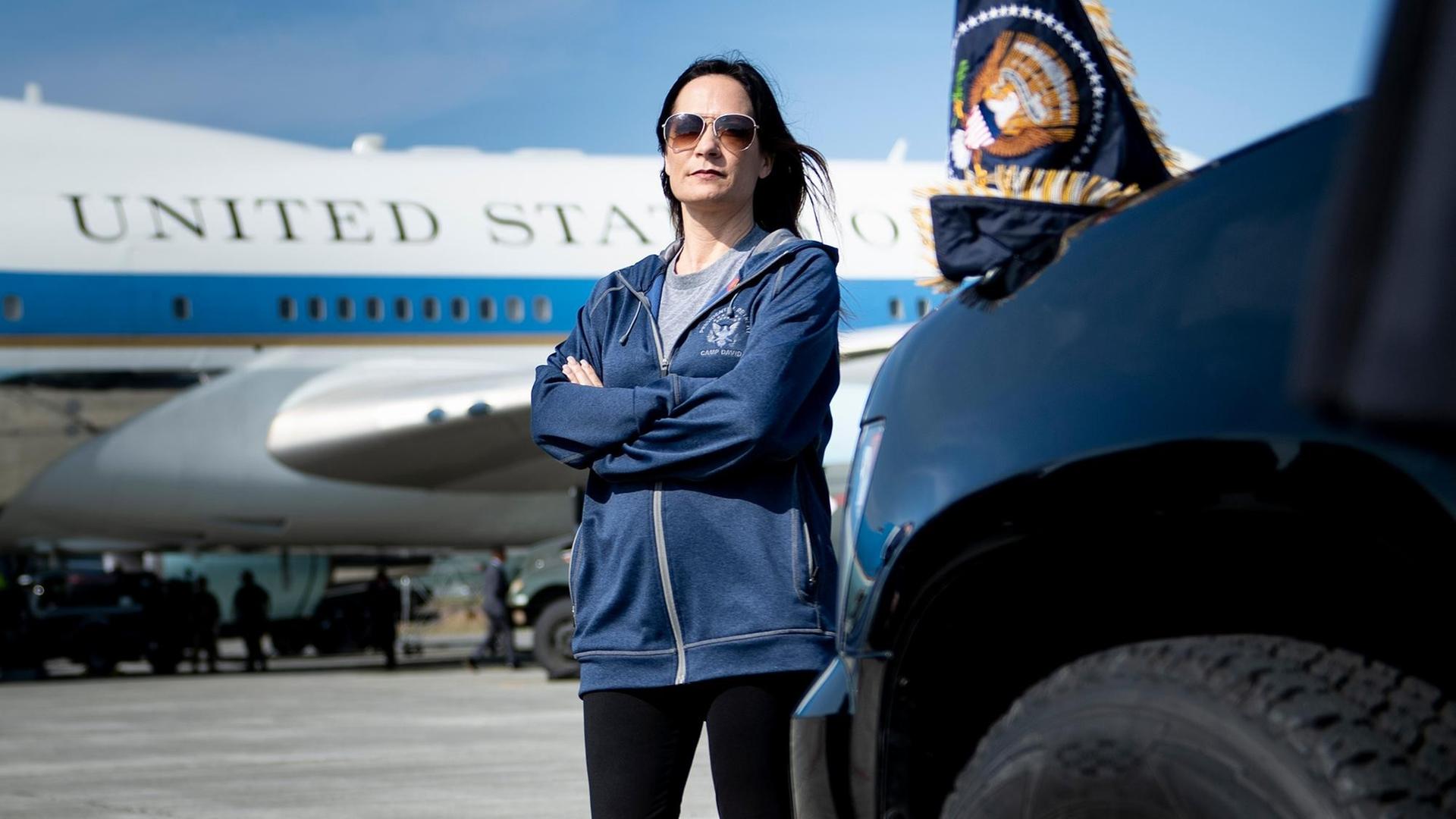 Stephanie Grisham am 27.06.2019 auf dem Flugplatz des Militärflughafens Elmendorf in Alaska