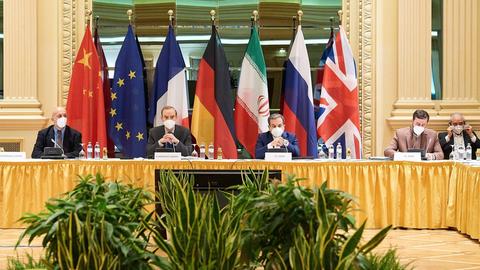 Diplomaten am 9.4.2021 bei den Gesprächen über eine Rückkehr zum Atomabkommen in Wien