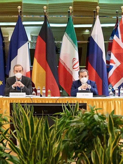 Diplomaten am 9.4.2021 bei den Gesprächen über eine Rückkehr zum Atomabkommen in Wien