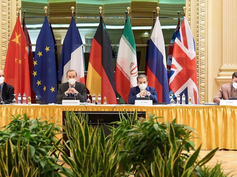 Diplomaten am 9.4.2021 bei den Gesprächen über eine Rückkehr zum Atomabkommen in Wien