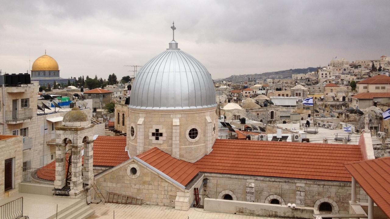 Ein Blick über die Altstadt von Jerusalem zum Felsendom 