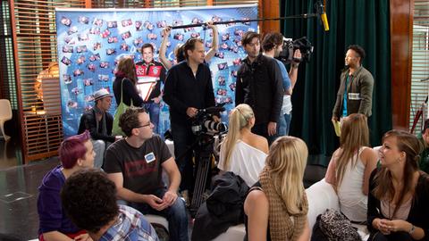 Kandidaten der RTL-Castingshow "Deutschland sucht den Superstar" warten in Berlin beim Casting auf ihren Auftritt.