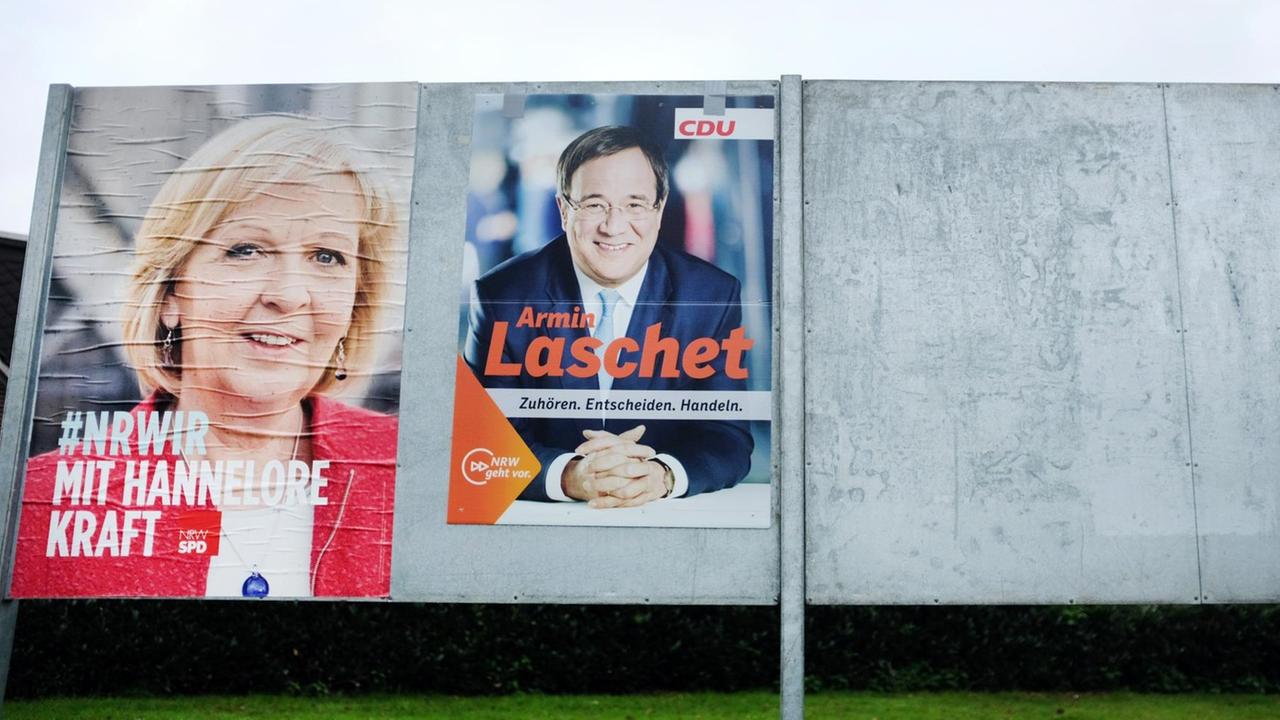 Wahlplakate der SPD und CDU Spitzenkandidaten für die kommende Landtagswahl in Nordrhein-Westfalen, Kraft und Laschet, hängen am 15.04.2017 in Rhede (Nordrhein-Westfalen). Am 02.05. treffen beide Kandidaten im TV-Duell aufeinander.