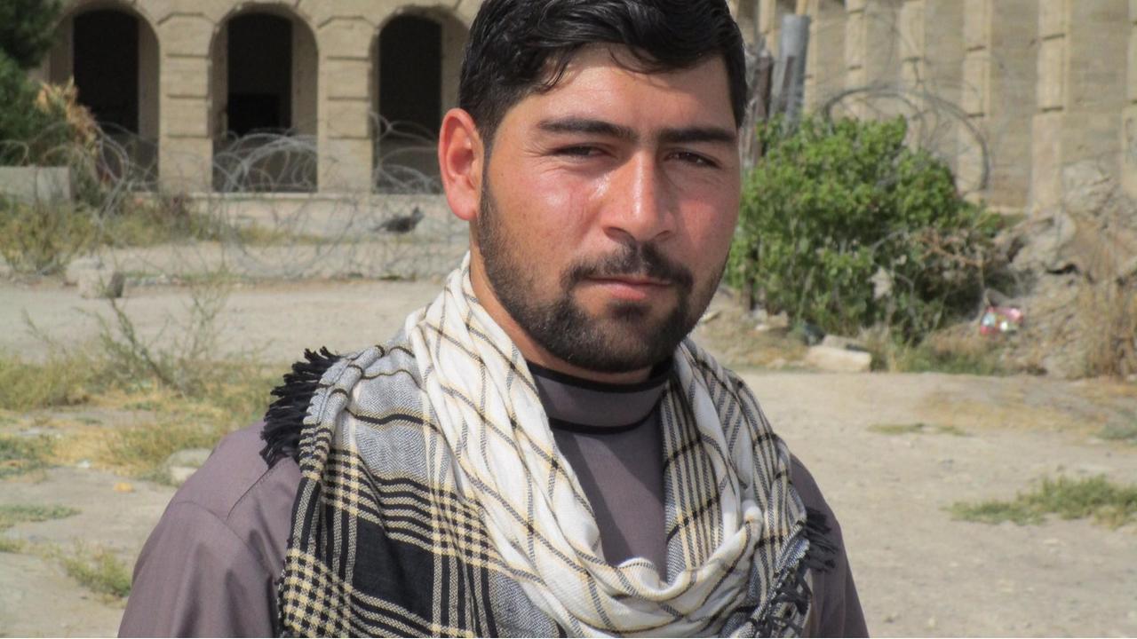 Ein junger afghanischer Soldat.