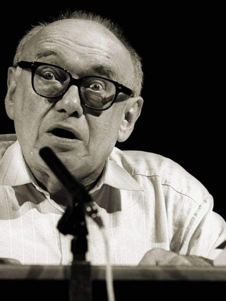 Ernst Jandl bei einer Lesung im Jahr 1992.