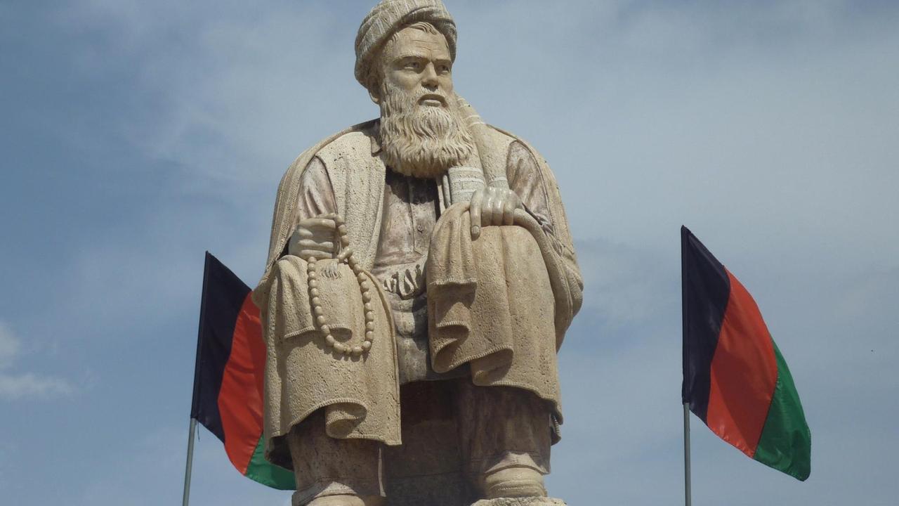 Eine Statue vom ehemaligen afghanischen Politiker Abdul Ali Mazari im Bamiyan-Tal im April 2011.