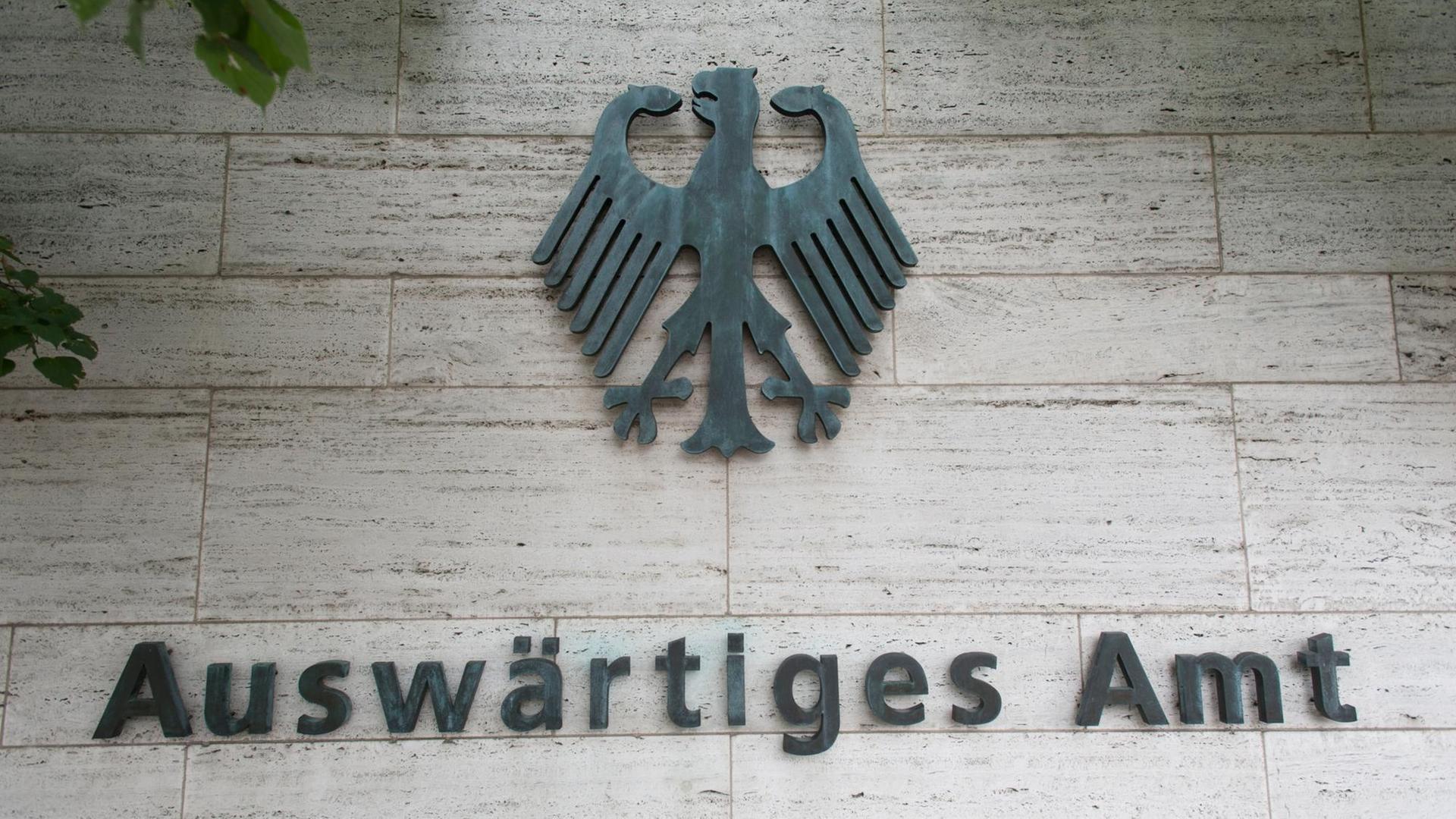 "Auswärtiges Amt" steht am der Außenmauer des Ministeriums in Berlin. "Auswärtiges Amt" steht am der Außenmauer des Ministeriums in Berlin.