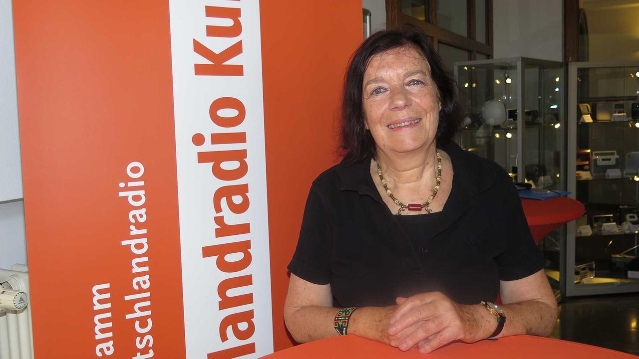 Psychotherapeutin Marlene Pfaffenzeller zu Gast bei Deutschlandradio Kultur, sie schulte Syrerinnen in Trauma-Arbeit