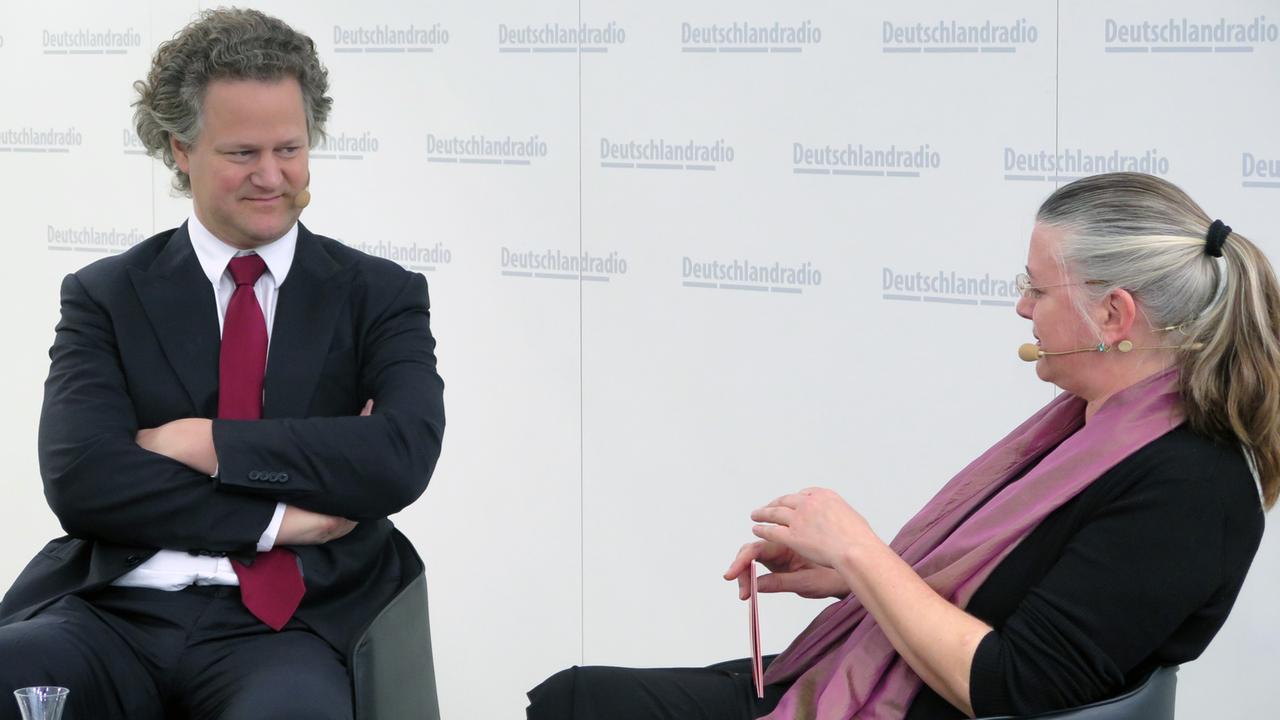 Florian Graf Henckel von Donnersmarck im Gespräch mit Marie Sagenschneider auf der Leipziger Buchmesse 2015 am Stand von Deutschlandradio Kultur