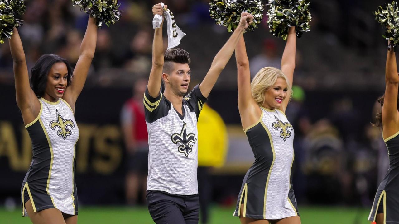 Jesse Hernandez, ist der erste männliche Cheerleader in der NFL. Er läuft bei den New Orleans Saints auf.