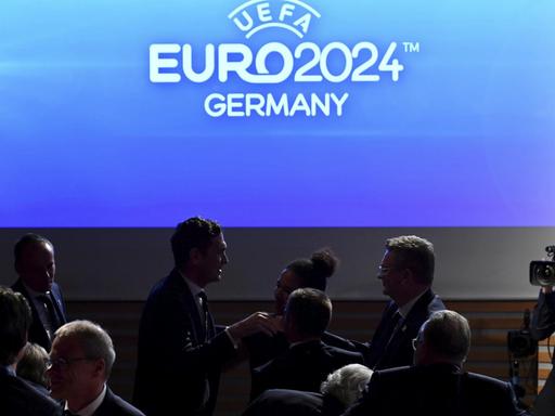 Zu sehen mit weißer Schrift auf blauem Hintergrund: "UEFA - Euro 2024 - Germany".