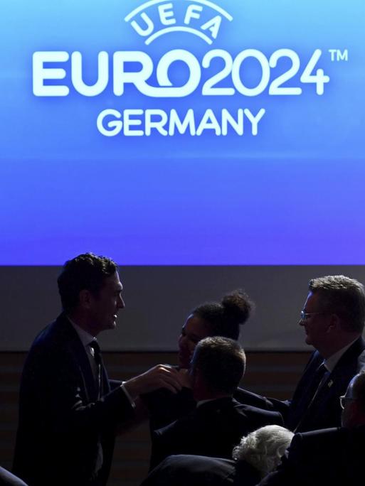 Zu sehen mit weißer Schrift auf blauem Hintergrund: "UEFA - Euro 2024 - Germany".