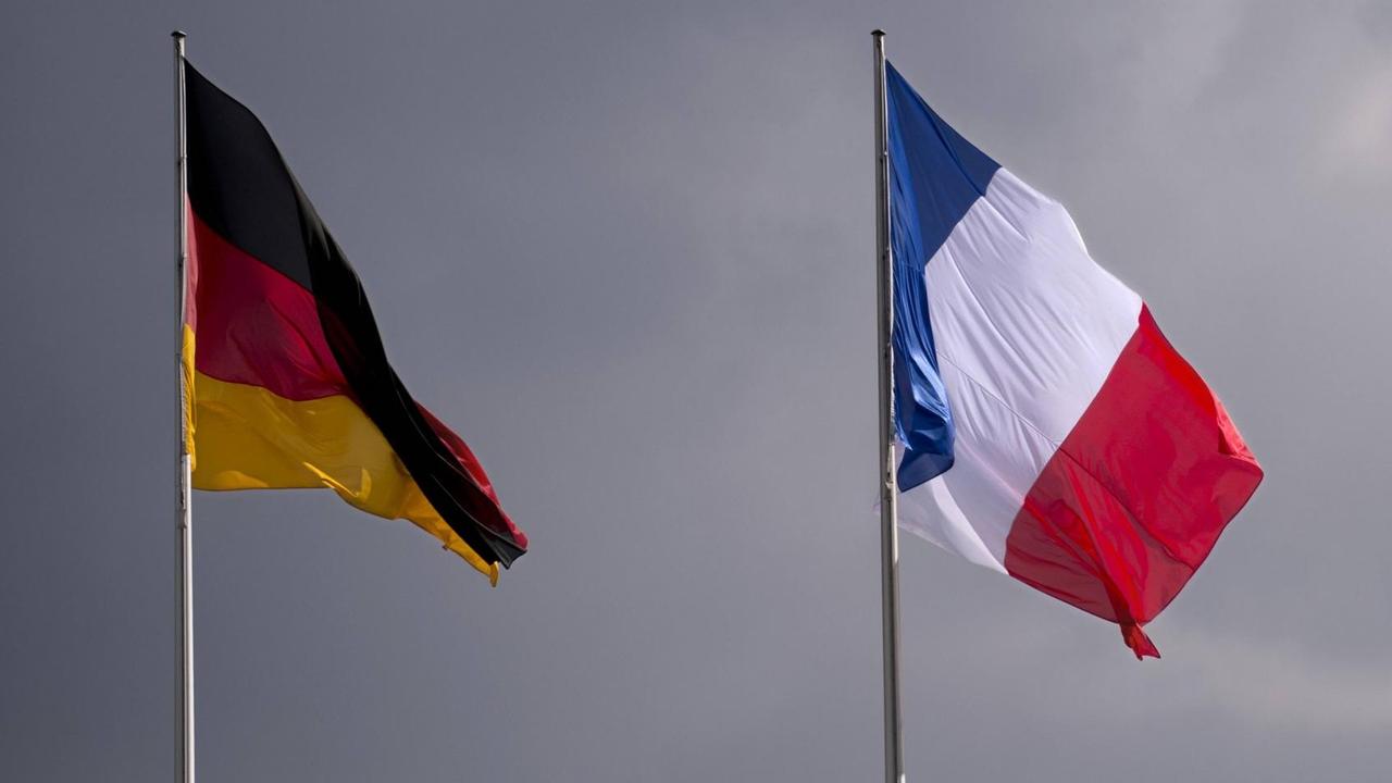Wegen DIfferenzen in der Energie- und Sicherheitspolitik ist das eigentlich geplante deutsch-französische Ministerratstreffen auf Januar 2023 verschoben worden.