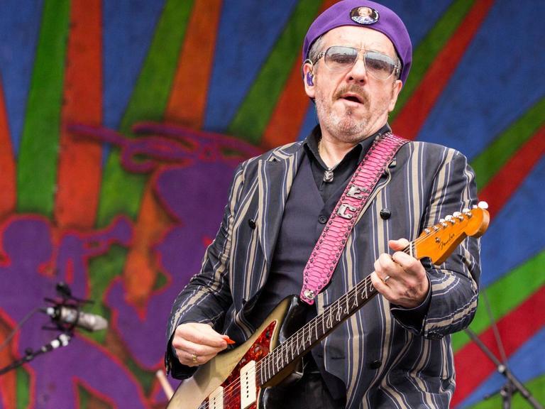 Der Musiker Elvis Costello, am 28.4.2016 bei einem Konzert in New Orleans Louisiana.
