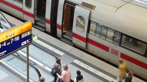 Teil des Berliner Hauptbahnhofs (tief), aufgenommen am 12.09.2013. Der Bahnhof beherbergt fünf Verteilerebenen, der Höhenunterschied zwischen der obersten und untersten Ebene liegt bei 25 Metern. Foto: Peter Endig