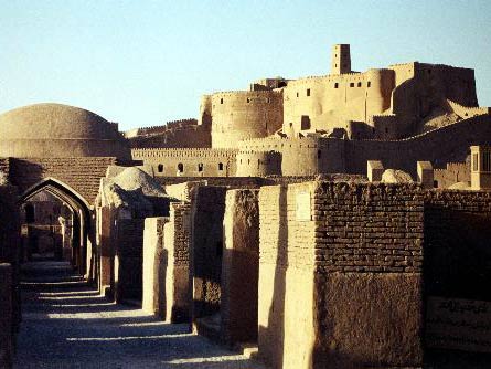 Die historische Festung Bam vor ihrer Zerstörung durch das verheerende Erdbeben im Iran Die historische Festung Bam vor ihrer Zerstörung durch das verheerende Erdbeben im Iran