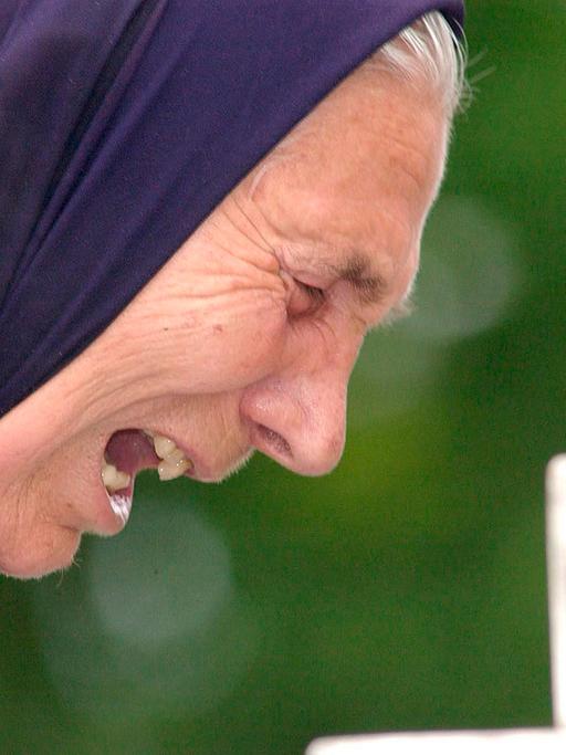 Bosnian Serb woman mourning at the grave of a relative in the small town of Bratunac near Srebrenica, Bosnia and Herzegovina.