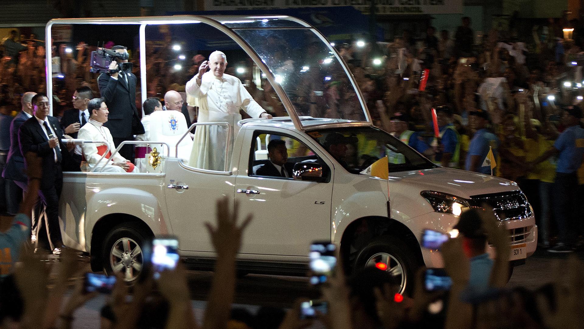 Papst Franziskus wird in Manila gefeiert